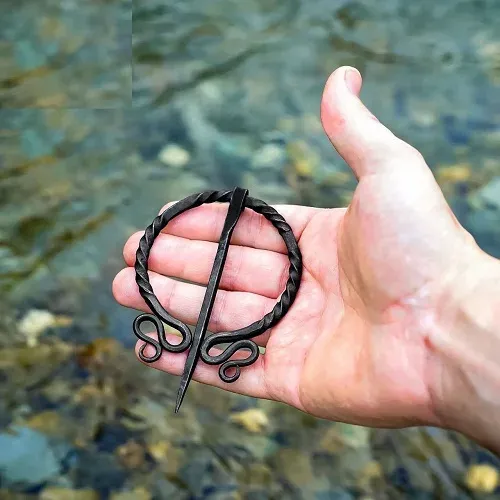 La Bottega di Merlino Fibula Spilla ferro intrecciata 6,5 cm