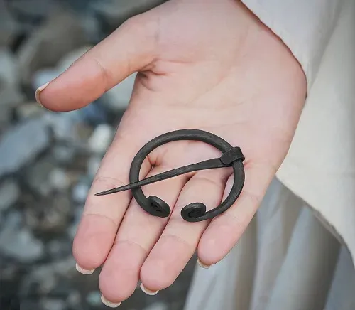 La Bottega di Merlino Fibula spilla mantello in ferro forgiato