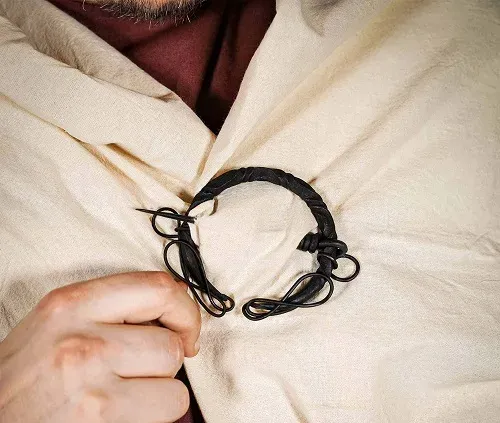 La Bottega di Merlino Fibula annodata spilla ferro 6,2 cm
