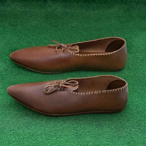 La Bottega di Merlino scarpe medievali pelle XIII-XIV sec lacci cuoio