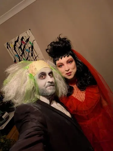 Smiffys Beetlejuice Lydia Deetz parrucca nera donna con frangia