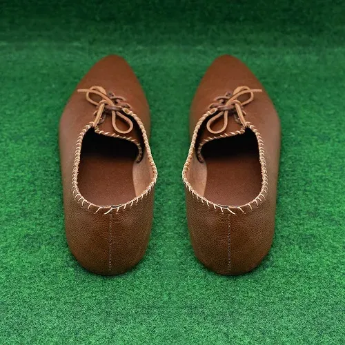 La Bottega di Merlino scarpe medievali pelle XIII-XIV sec lacci cuoio