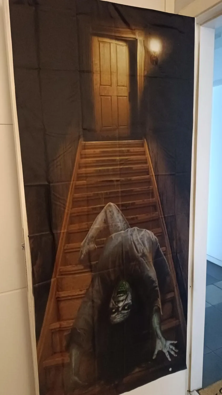 Guirca decorazione porta Halloween Strega Sorpresa 80x180 cm in tessuto