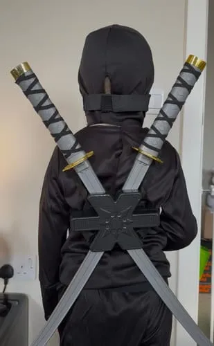 Smiffys Ninja Assassin zaino con spade giocattolo nero oro